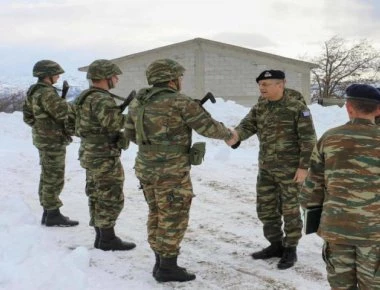 Ο Α/ΓΕΣ στο φυλάκιο «Βασιλίτσα» σε υψόμετρο 1000 μέτρων